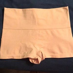 NWT Spanx Everyday Shaping Panty Boyshort Large soft nude